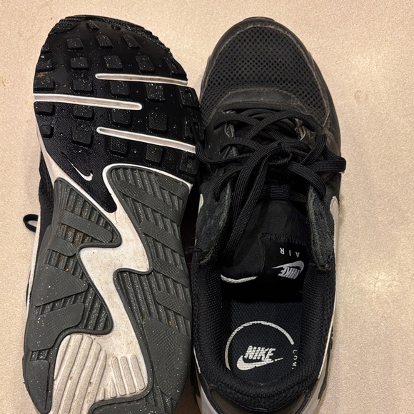 Nike Air Max Men's Black and White Sneakers - Picture 3 of 5